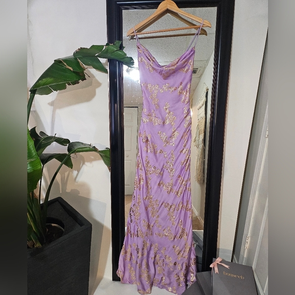 HOUSE OF CB 'Capriana'  Orchid Jacquard Satin Gown - Picture 3 of 6